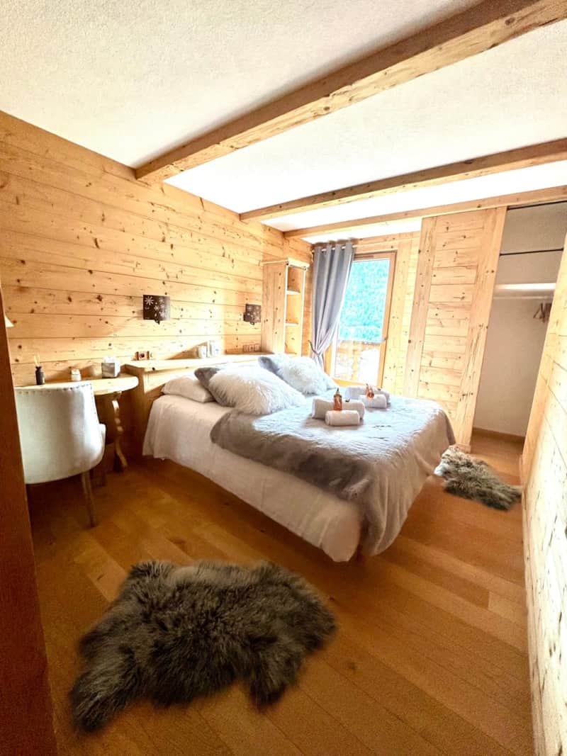 https://ecrindesanges.com/wp-content/uploads/2025/09/chatel.jpg